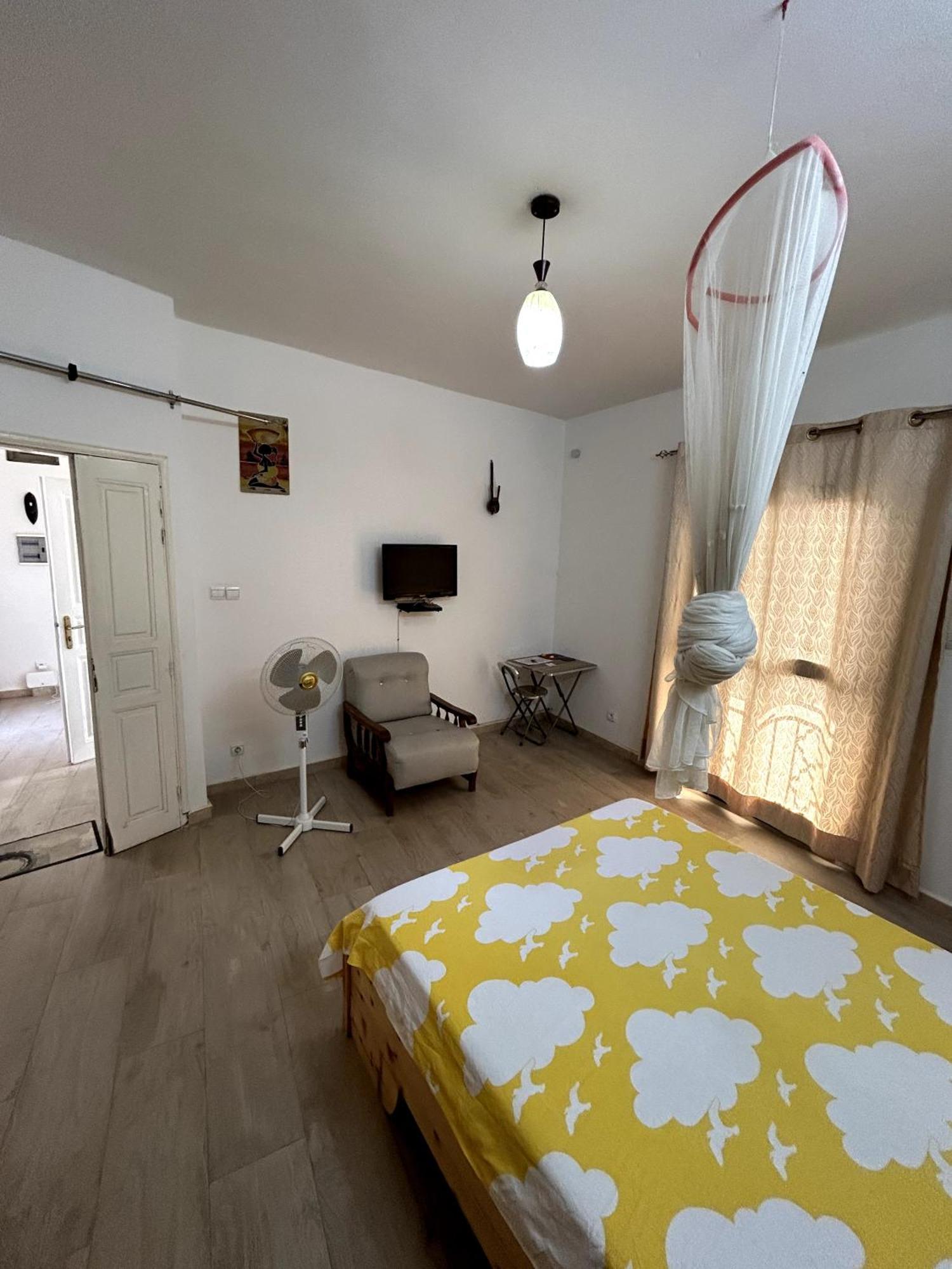 Chambre Spacieuse Avec Balcon - Salle De Bain Exterieure Privee & Breakfast Saint-Louis Eksteriør billede
